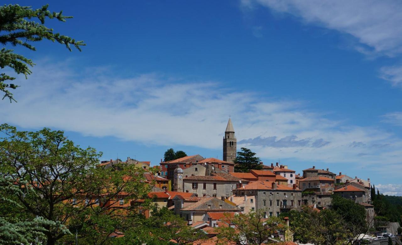 Studio Apartment Michelle - Intermezzo With Sea View Rabac Bagian luar foto