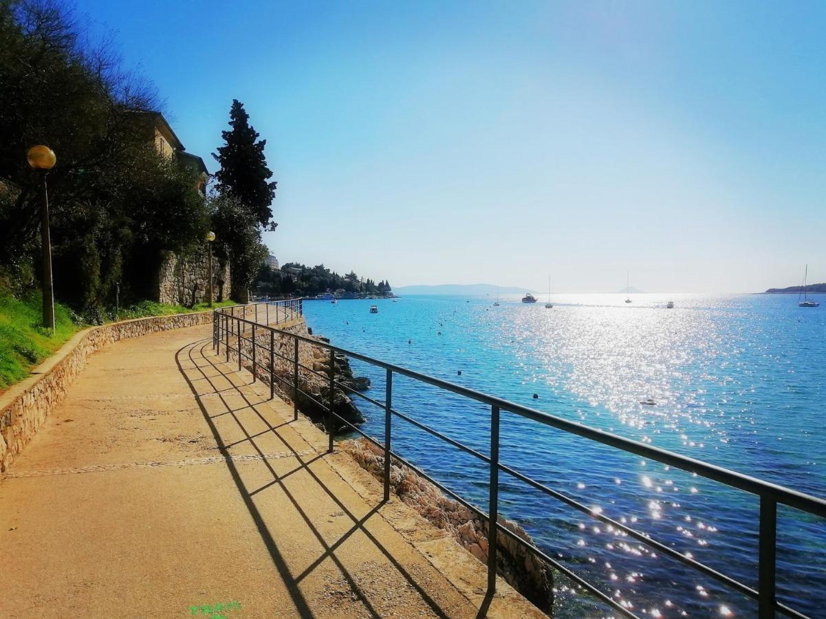 Studio Apartment Michelle - Intermezzo With Sea View Rabac Bagian luar foto