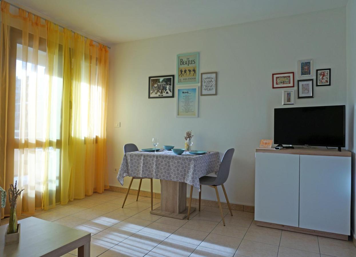Studio Apartment Michelle - Intermezzo With Sea View Rabac Bagian luar foto